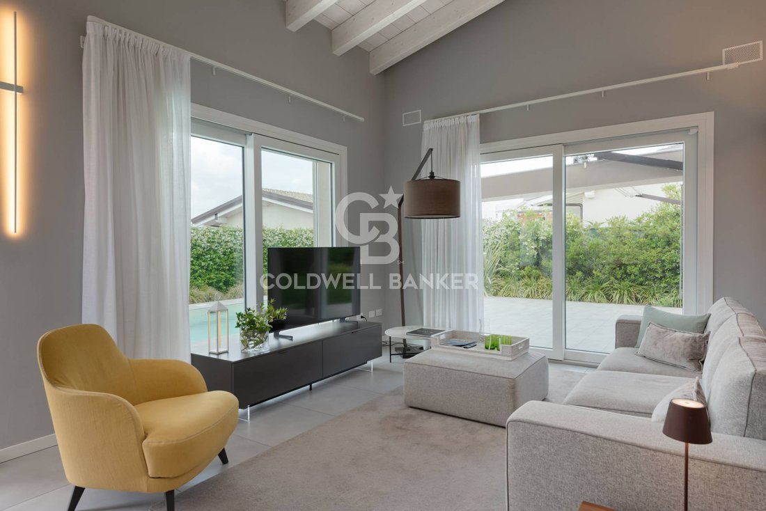 Villa in Pozze - San Martino, Lonato del Garda, Lombardy 1 - 17868156