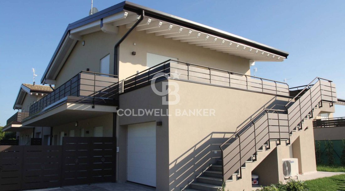 Apartment in Desenzano Centro, Desenzano del Garda, Lombardy 2 - 17868167