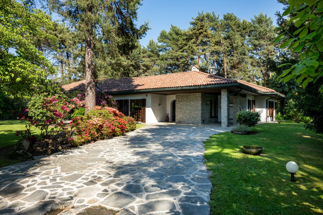 Villa in Como Borghi, Como, Lombardei 1 - 17010868