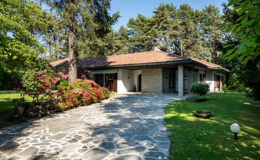 Villa in Como Borghi, Como, Lombardei 1