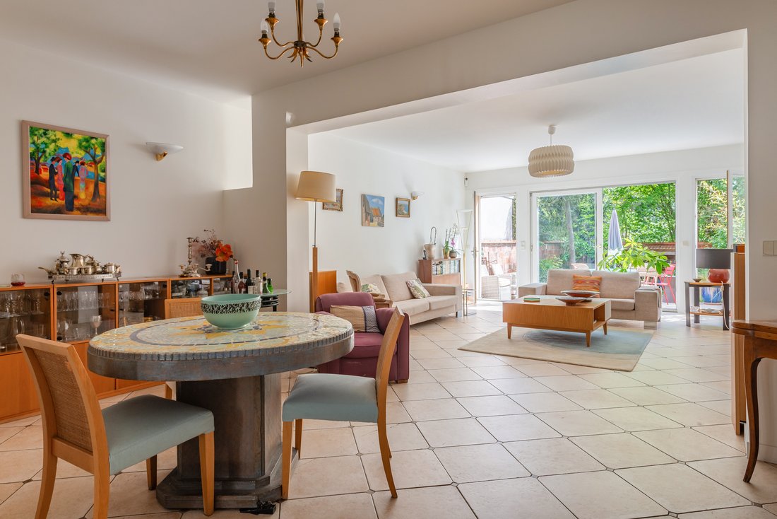 House in Arrondissement of Bobigny, Ile-de-France, France 2 - 17865665