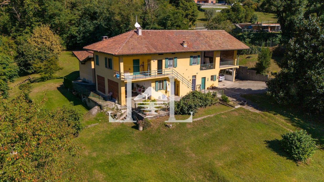 Villa in Angera, Lombardy, Italy 2 - 15688552
