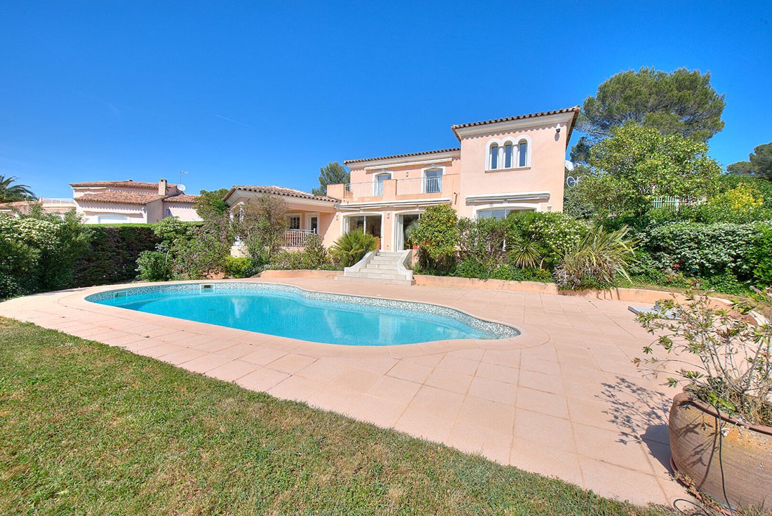 Villa in Aiguebonne, Saint-Raphaël, France 1 - 17866763