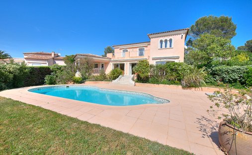 Villa in Aiguebonne, Saint-Raphaël, France 1