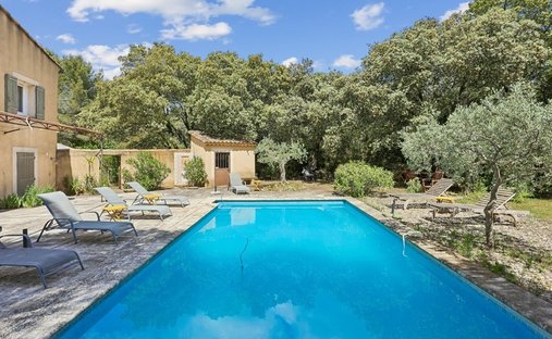 House in La Ville, L'Isle-sur-la-Sorgue, France 1