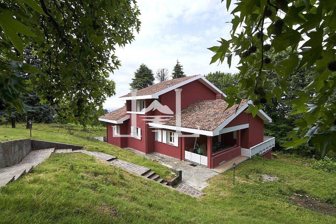 Villa in Montevecchia, Lombardy, Italy 1 - 17868152