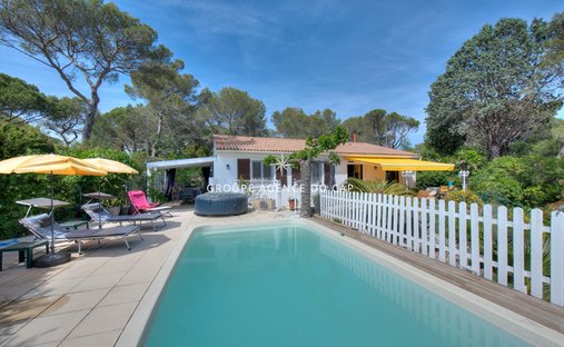 Villa in Exterieurs, Frejus, France 1