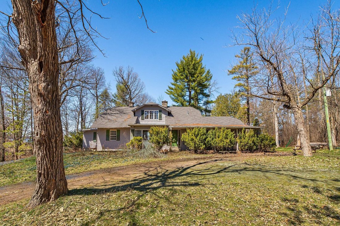 House in Hudson, Quebec, Canada 2 - 17866702