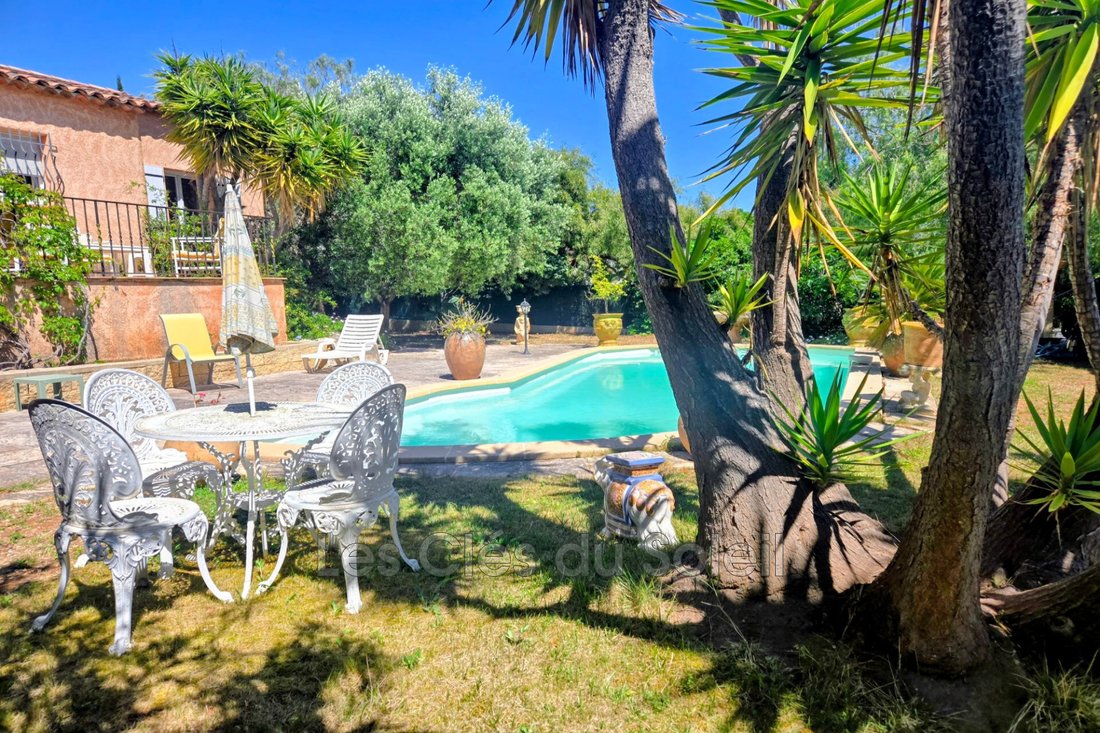 Villa in Bandol, Provence-Alpes-Côte d'Azur, France 3 - 17870062