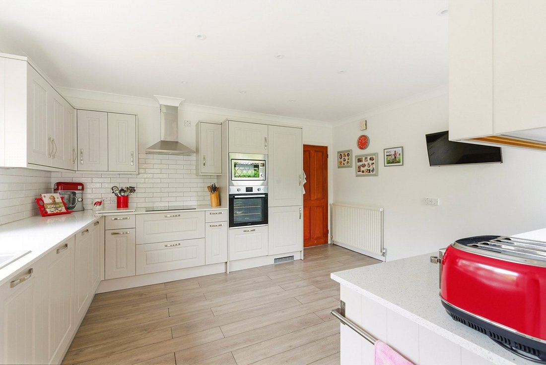 House in Langley Corner, Iver, England 5 - 17870244