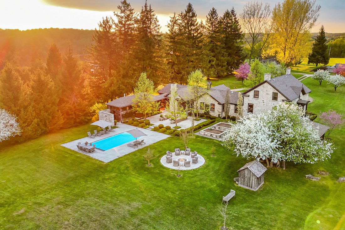Farm Ranch in Durham, Ontario, Canada 1 - 14881067