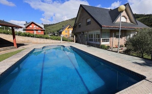 House in O Barco de Valdeorras, Galicia, Spain 1