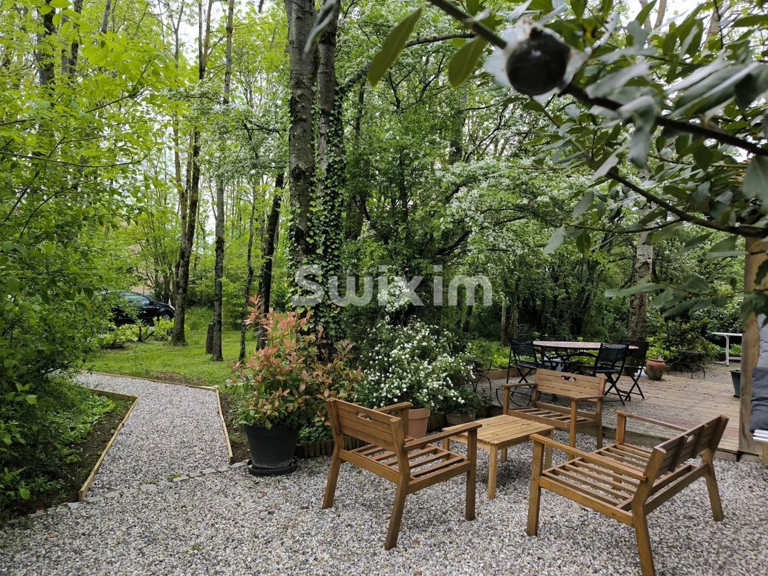 Estate in Saint-Cyr-sur-le-Rhone, Auvergne-Rhône-Alpes, France 2 - 17870589