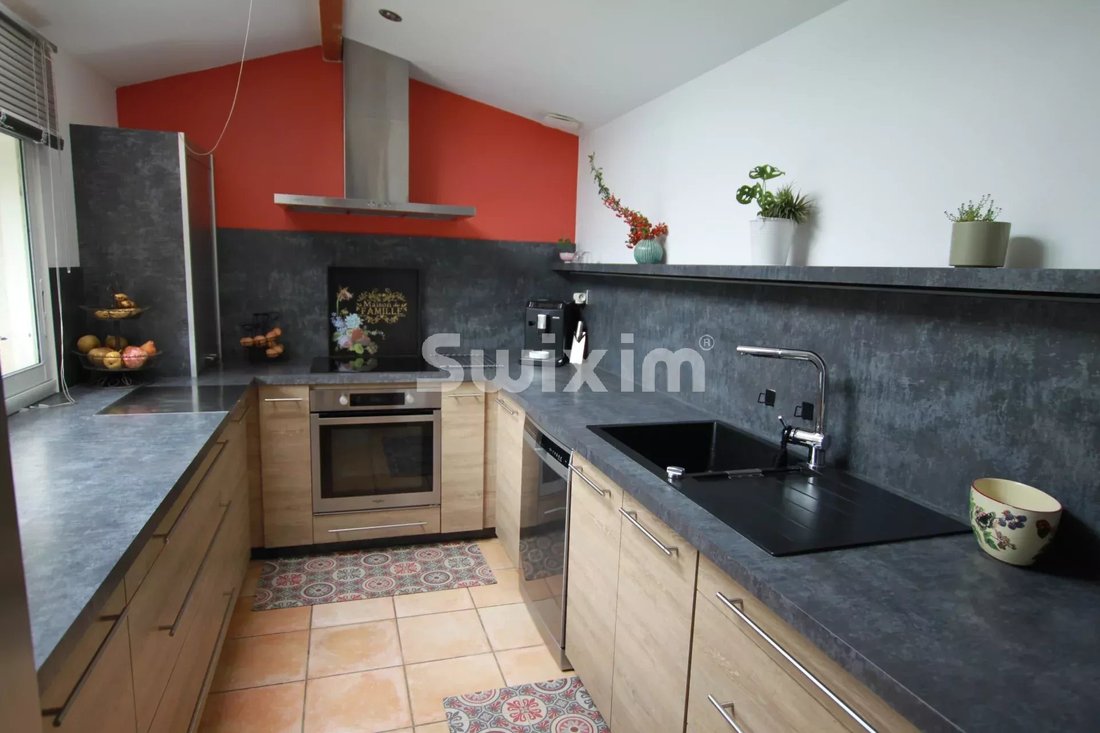 Estate in Saint-Cyr-sur-le-Rhone, Auvergne-Rhône-Alpes, France 3 - 17870589