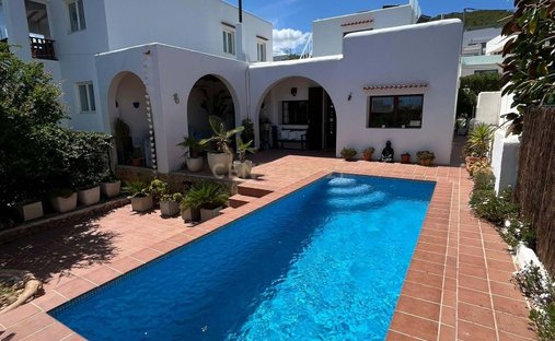 Villa in Santa Eularia des Riu, Balearic Islands, Spain 1