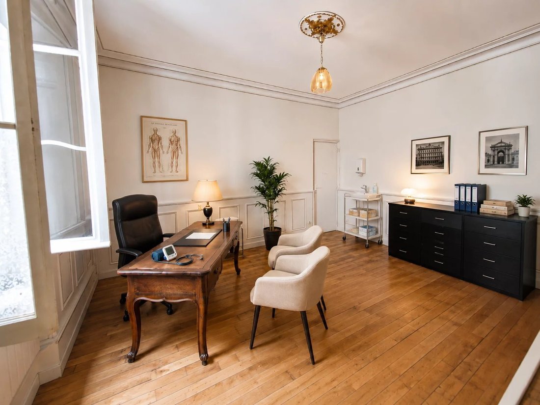 Apartment in Mairie, Paris 8e Arrondissement, Paris 2 - 17850302