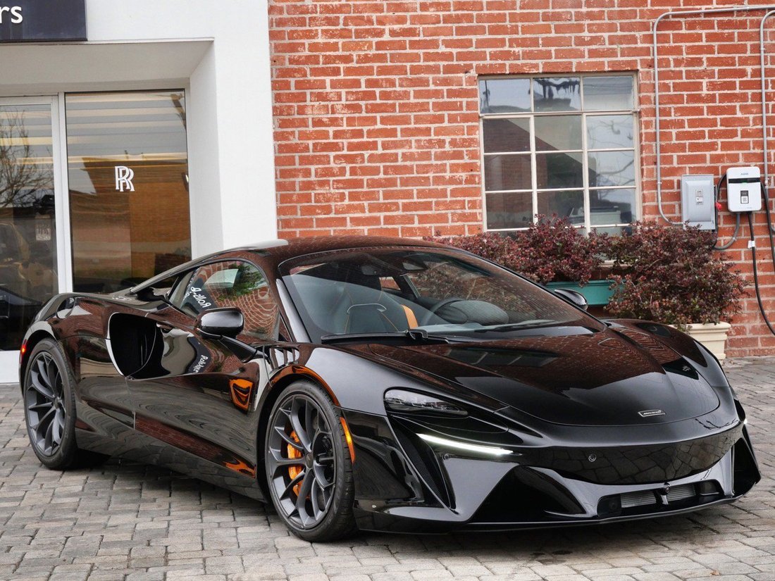 Coupe in Beverly Hills, CA, United States 1 - 17870493