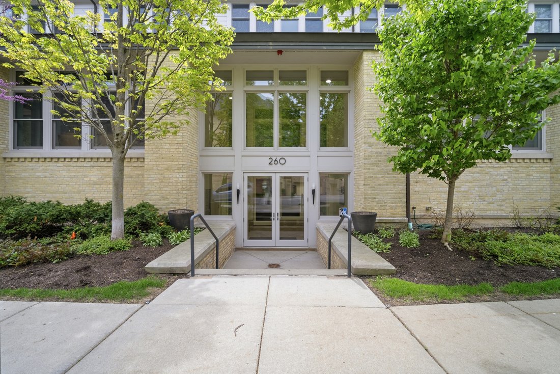 Condo in Highwood, Illinois, United States 1 - 17870632