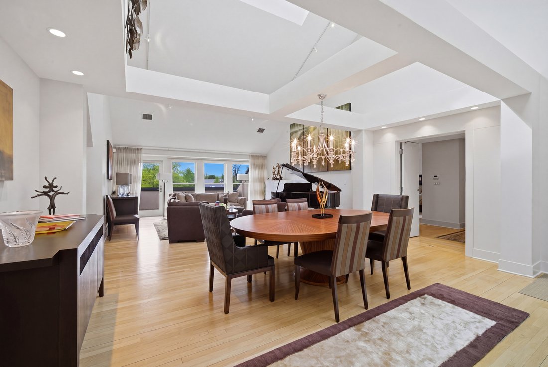 Condo in Highwood, Illinois, United States 2 - 17870632