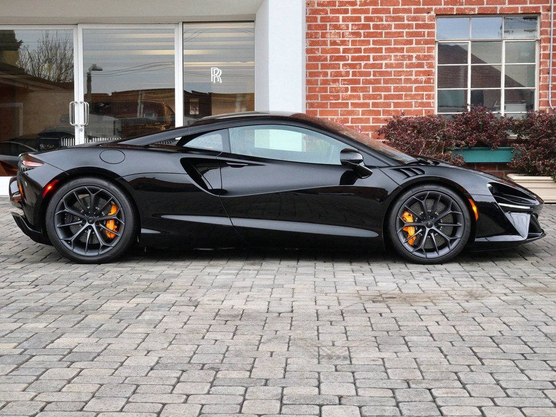 Coupe in Beverly Hills, CA, United States 3 - 17870493
