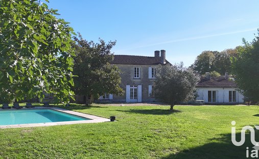 House in Cherves-Richemont, Val-de-Cognac, France 1