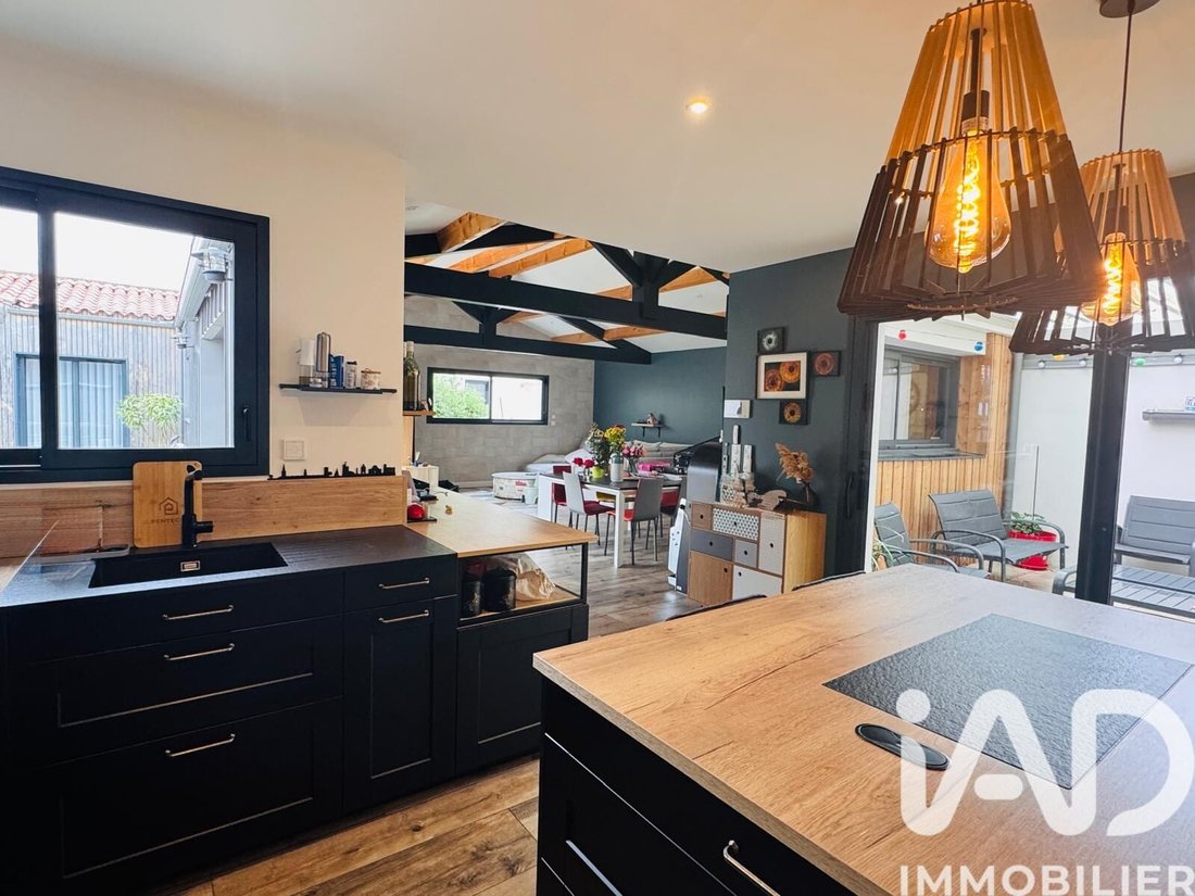 House in Dompierre-sur-Mer, Nouvelle-Aquitaine, France 2 - 17130272