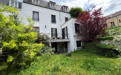 House in Centre Ville-Basilique, Saint-Denis, France 1