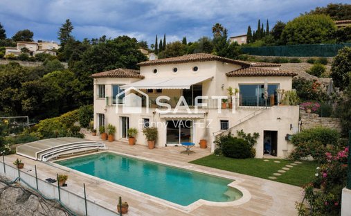 House in Ouest, Peymeinade, France 1