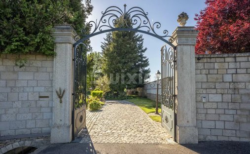 House in Est, Trevoux, France 1