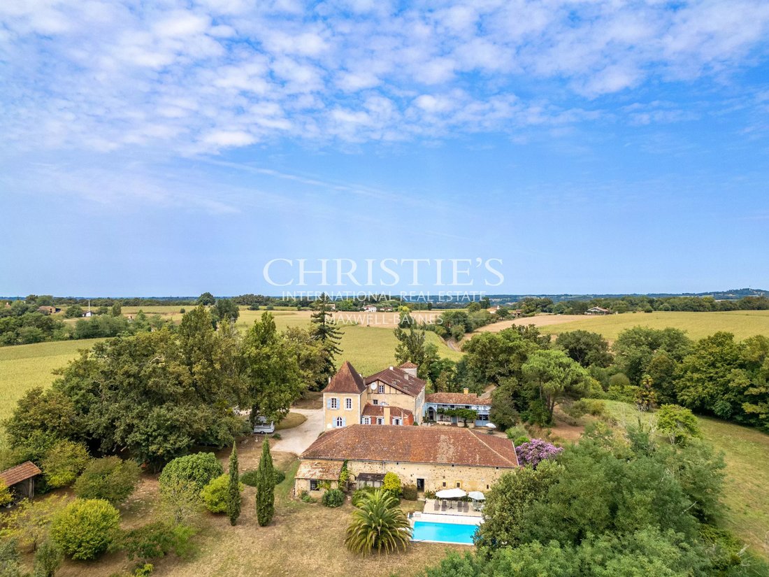 Estate in Hagetmau, Nouvelle-Aquitaine, France 1 - 17862921