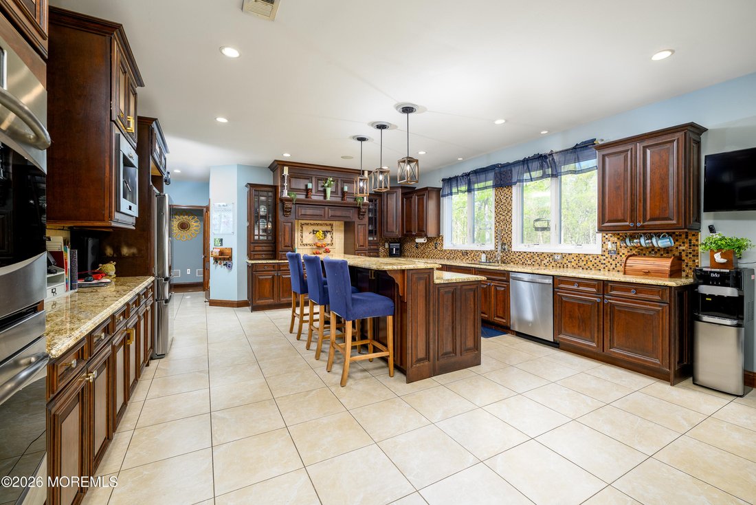 House in Freehold Township, New Jersey, United States 3 - 17870634