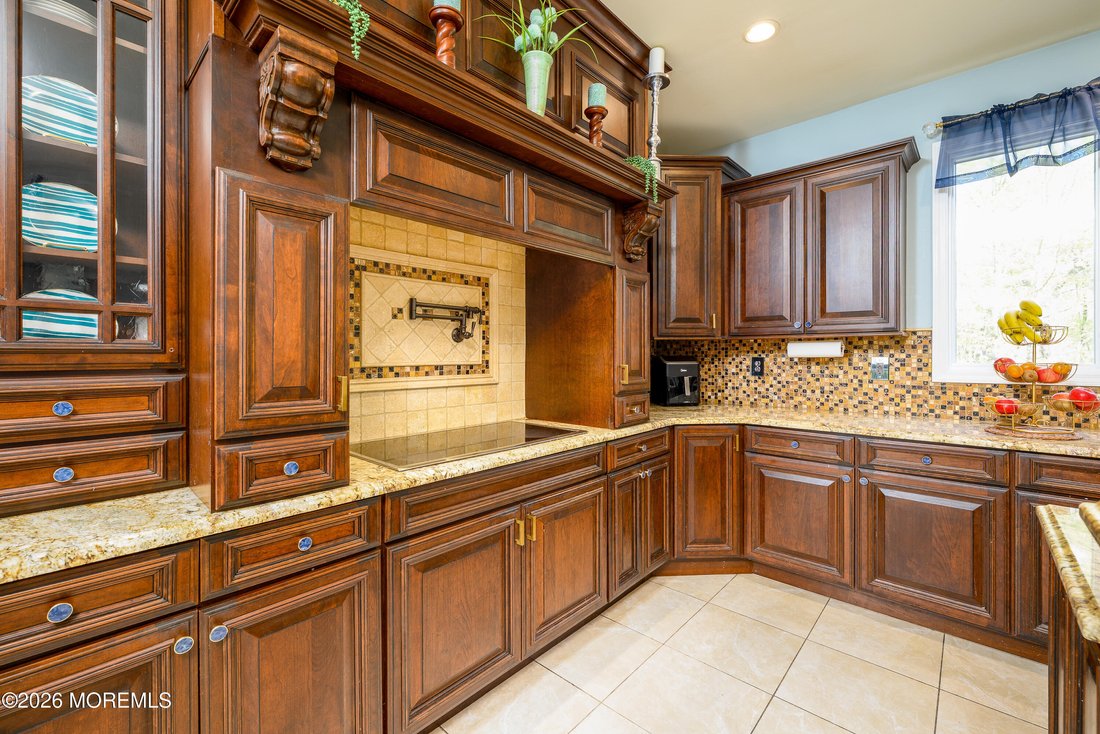 House in Freehold Township, New Jersey, United States 5 - 17870634