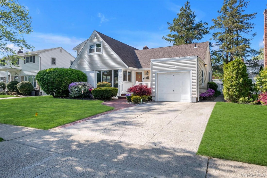 House in New Hyde Park, New York, United States 2 - 17871084