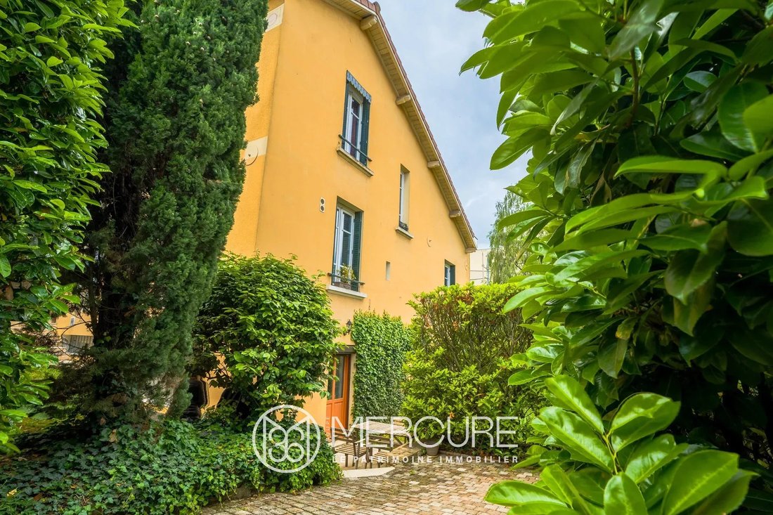 Townhouse in Bissardon, Caluire-et-Cuire, France 2 - 17881422