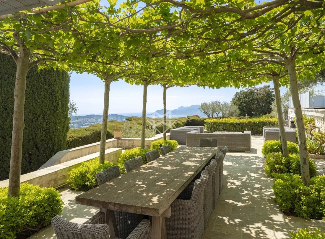 Villa in Mougins, Provence-Alpes-Côte d'Azur, France 1 - 17873404