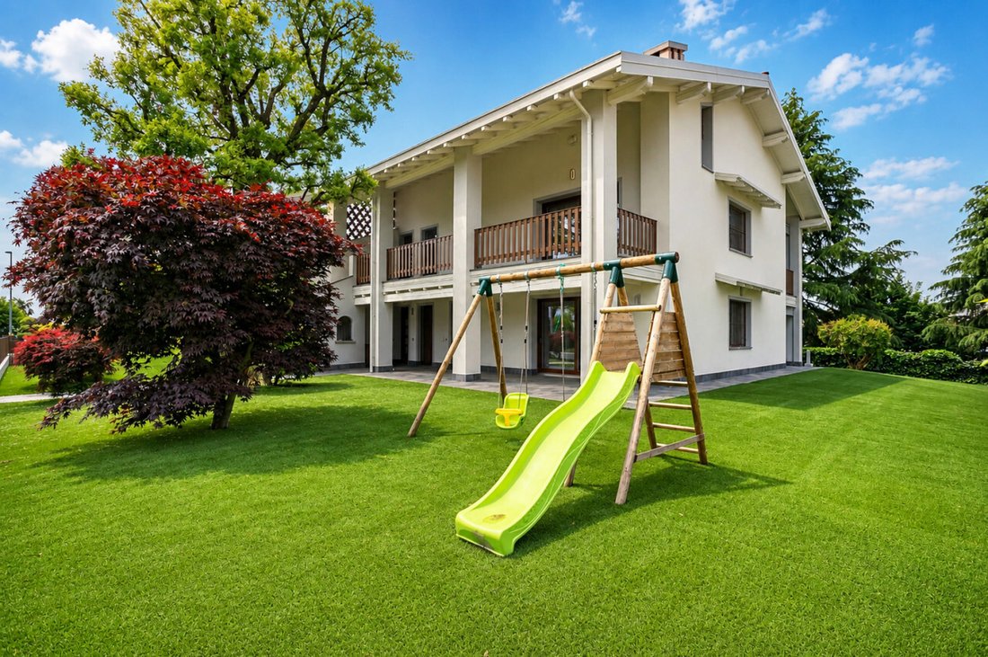 Villa in Chignolo d'Isola, Lombardy, Italy 1 - 17877519