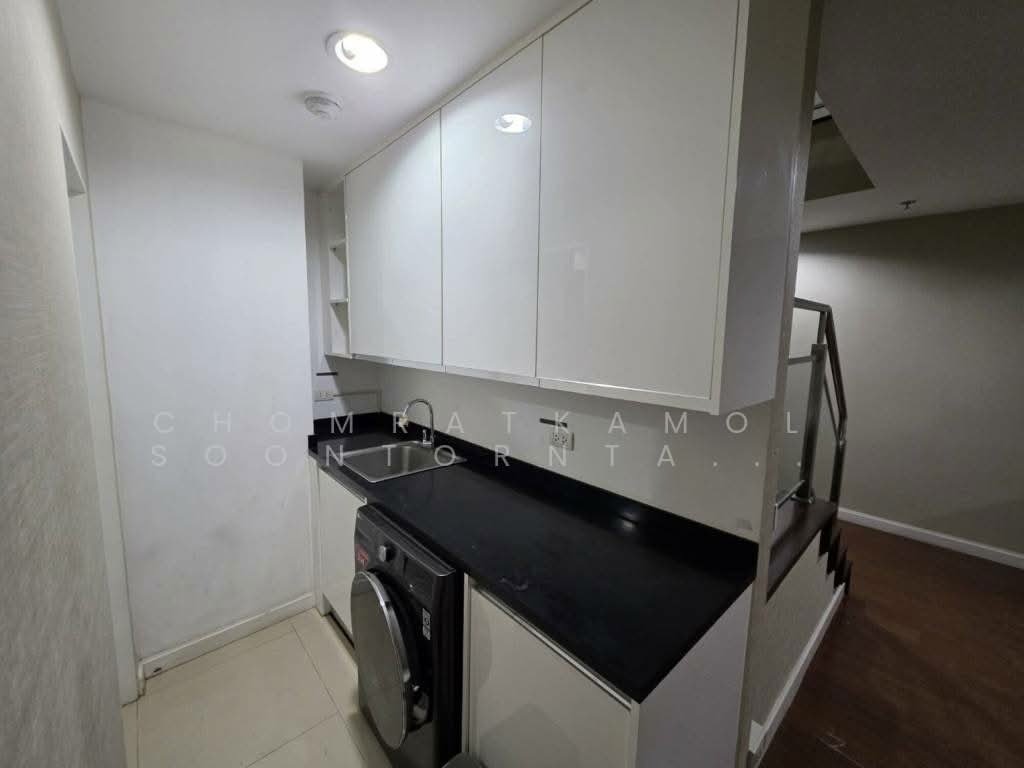 Condo in Huai Khwang, Krung Thep Maha Nakhon, Thailand 3 - 17881681