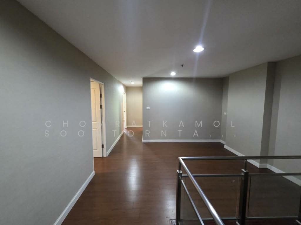 Condo in Huai Khwang, Krung Thep Maha Nakhon, Thailand 4 - 17881683