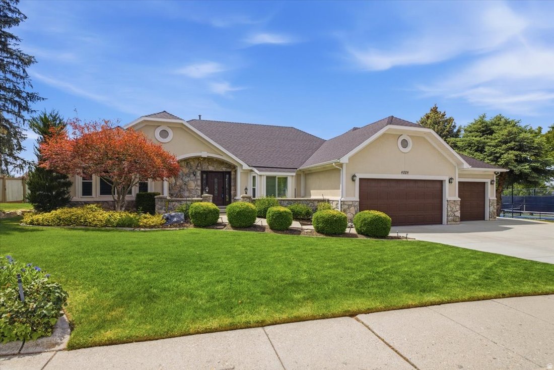 House in Sandy, Utah, United States 1 - 17874051