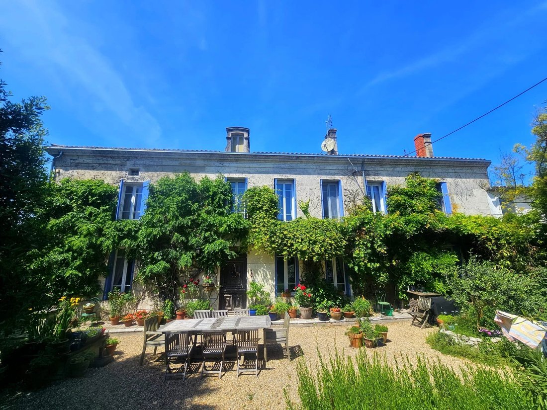 House in Mortagne-sur-Gironde, Nouvelle-Aquitaine, France 1 - 17866851