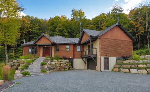 House in Saint-Faustin-Lac-Carré, Quebec, Canada 1