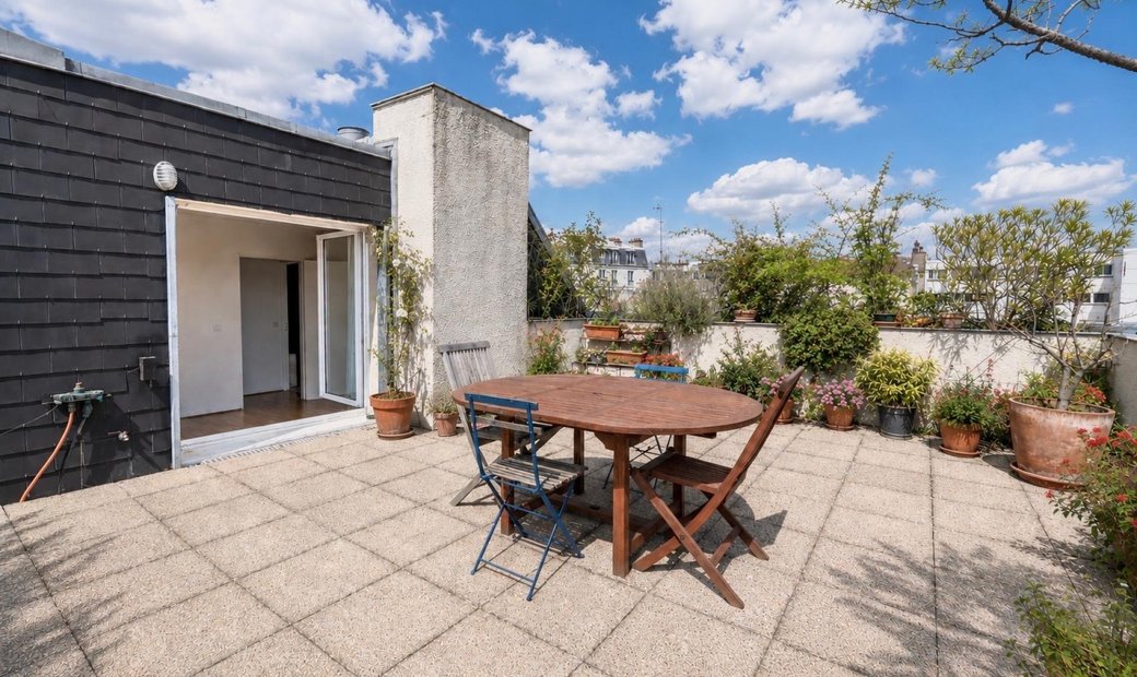 Maisonette Auf Den Letzten Etagen, In Paris, île De France, Frankreich ...