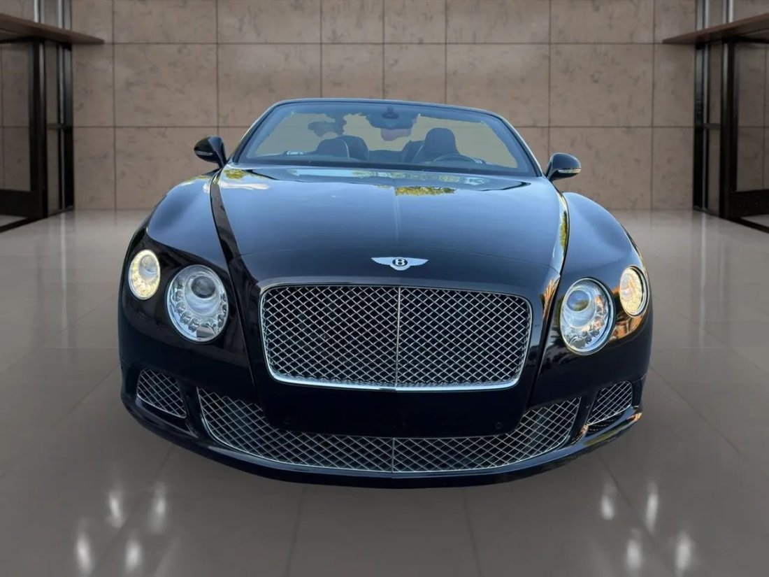 Cabriolet in Union City, NJ, United States 2 - 17860087
