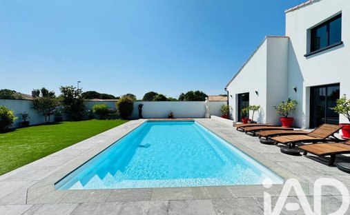 House in Portiragnes, Occitania, France 1