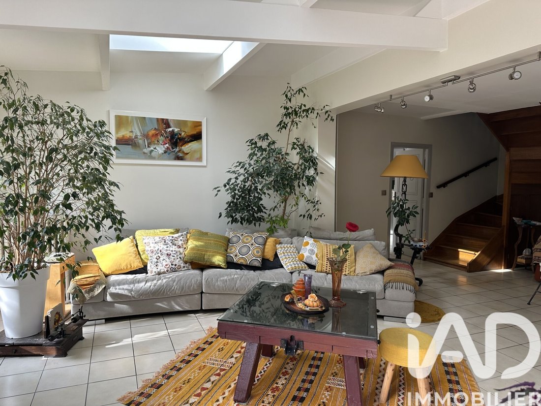 House in Fontenay-sous-Bois, Ile-de-France, France 2 - 17884783