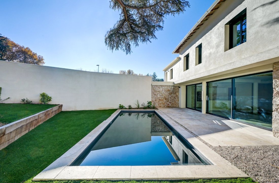 Villa in Grand Sud- Aix la Duranne, Aix-en-Provence, France 2 - 17883015