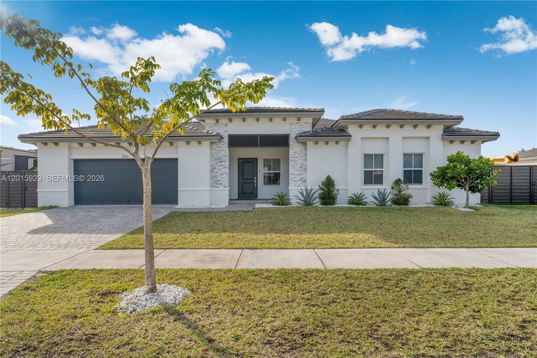 House in Miami, Florida, United States 3 - 17880793