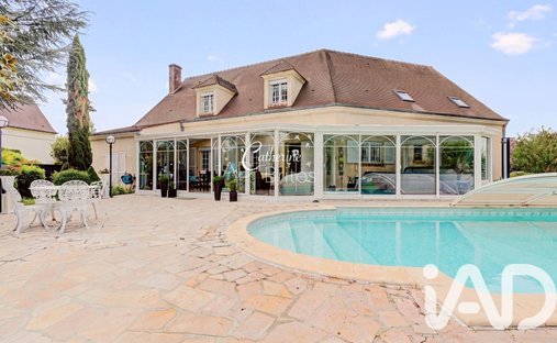 House in Gressy, Ile-de-France, France 1