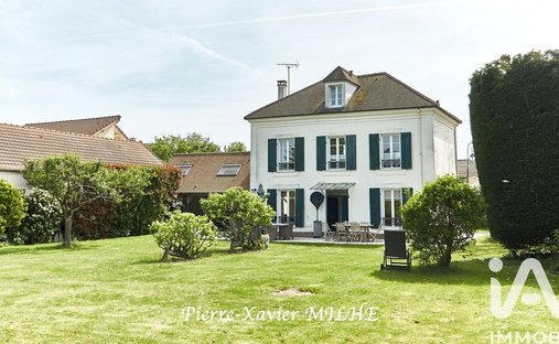 Maison à Les Alluets-le-Roi, Île-de-France, France 1