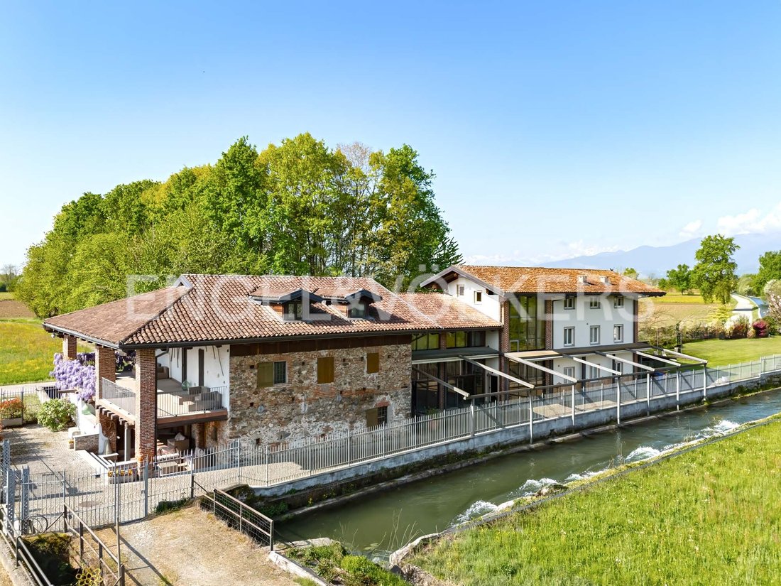 Casa di campagna a Bairo, Piemonte, Italia 1 - 16861272